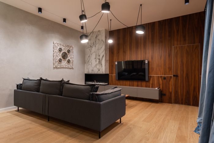Peinture et bois au mur, comment associer couleur et matière naturelle dans une pièce ?